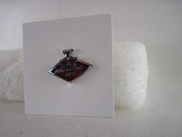 19?? vintage diamond reo  truck cloisonne  lapel pin  (cc89  16)
