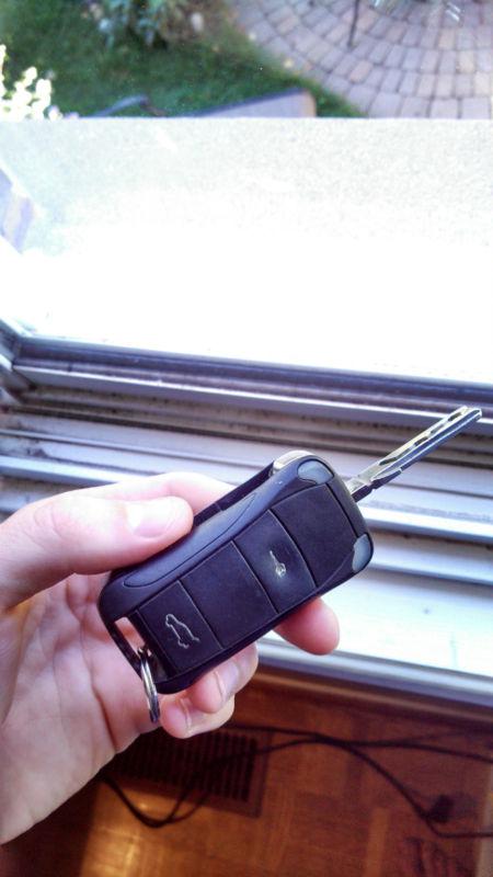 Porsche cayenne 2003-2005 key fob used/cut in good condition with battery life
