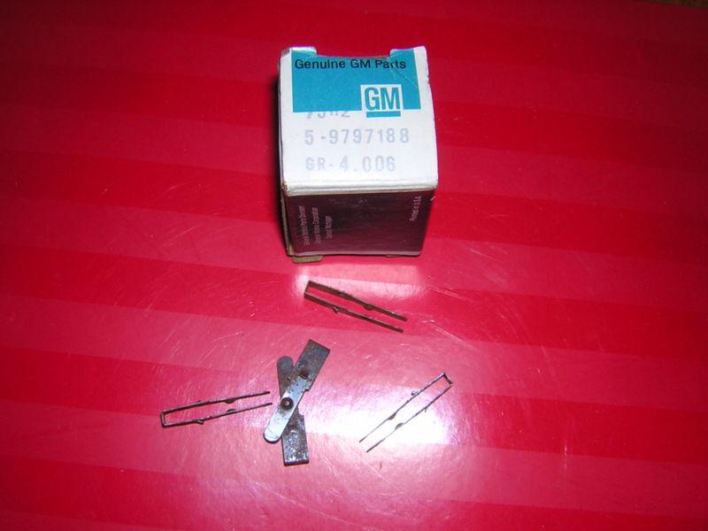 Nos gm shifter knob retainer clip ,you get the box with 5 clips genuine gm