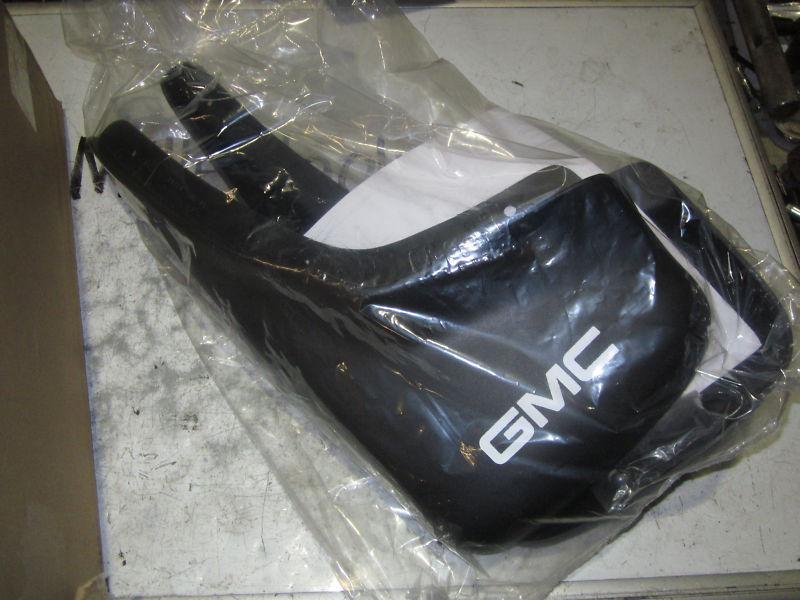 Gm oem part 12495824 gmc molded mud flap guard package (shelf a33)