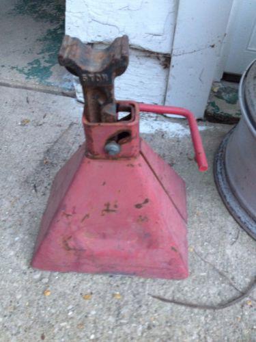 Heavy duty jack. 5 ton. local pickup only