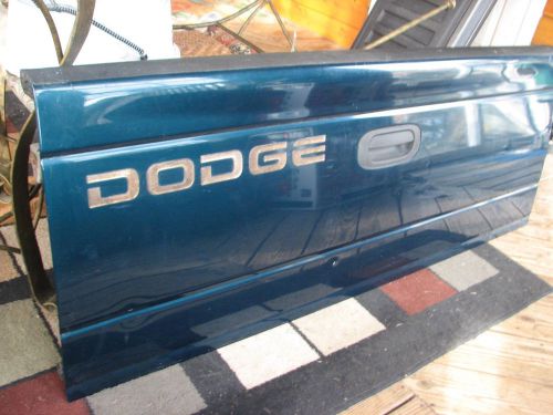 97-2004 dodge dakata tailgate with spray liner