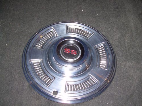 1967 chevelle ss hubcap -like new