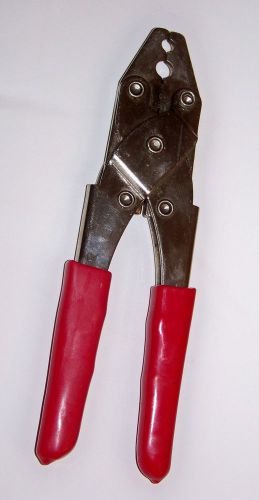 Large wire cutter and stripper for 1/4&#034; and 5/16&#034; wire