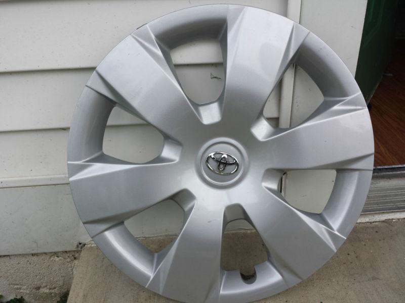 Toyota camry oem 16 inch hubcap/wheel cover 2007-2011 