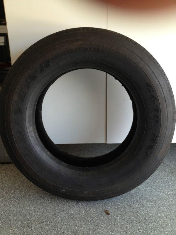 New goodyear g670 rv mrt 275/70r22.5 tire