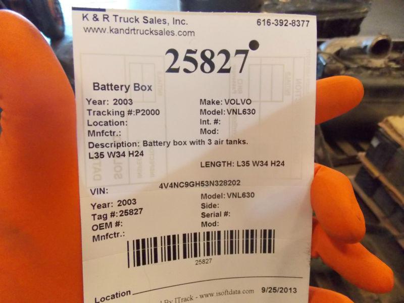 2003 volvo vnl630 battery box with 3 air tanks 