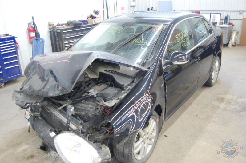 Timing cover jetta 1029379 05 06 07 09 10 11 12 13 assy center