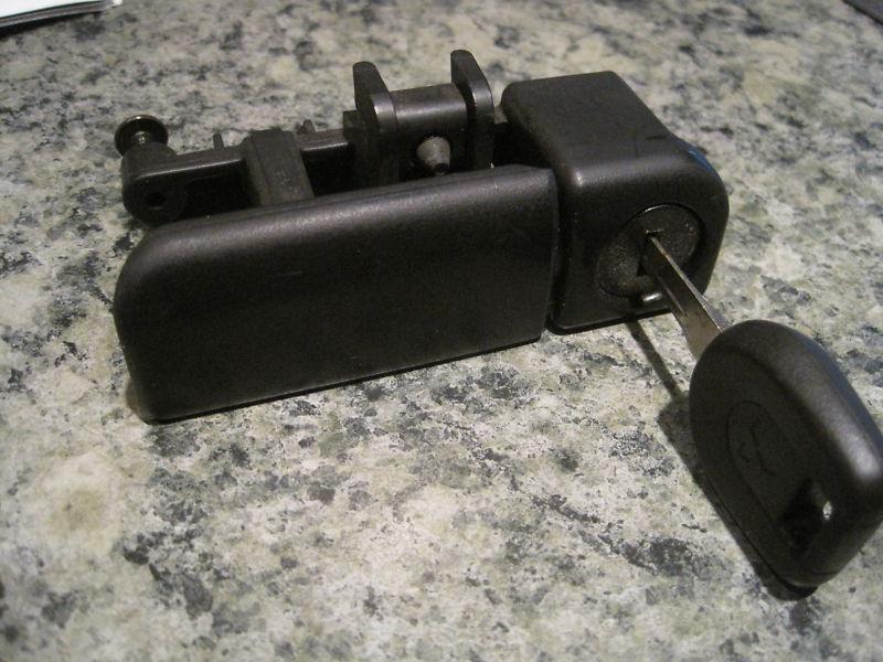 Galant eclipse mitsubishi 2001-03 glove box latch black with key