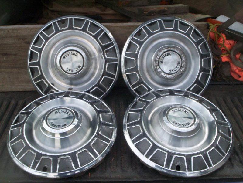 Ford mustang hubcaps for 14-inch wheels