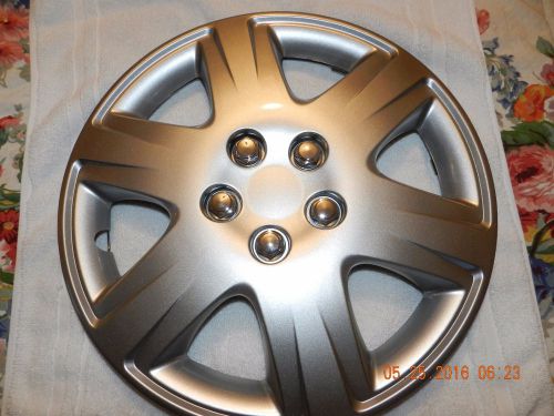 Silver hubcap wheel cover
