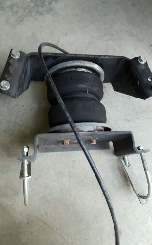 Air lift bag and bracket, hose assembly