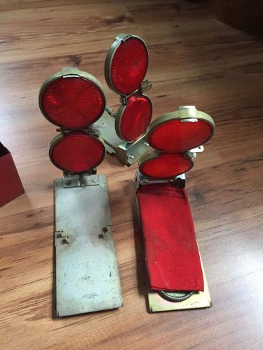 Vintage grote 70 reflector flare auto/truck safety reflectors with flag