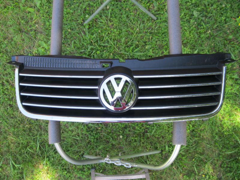 Volkswagen: 01-05 passat grille