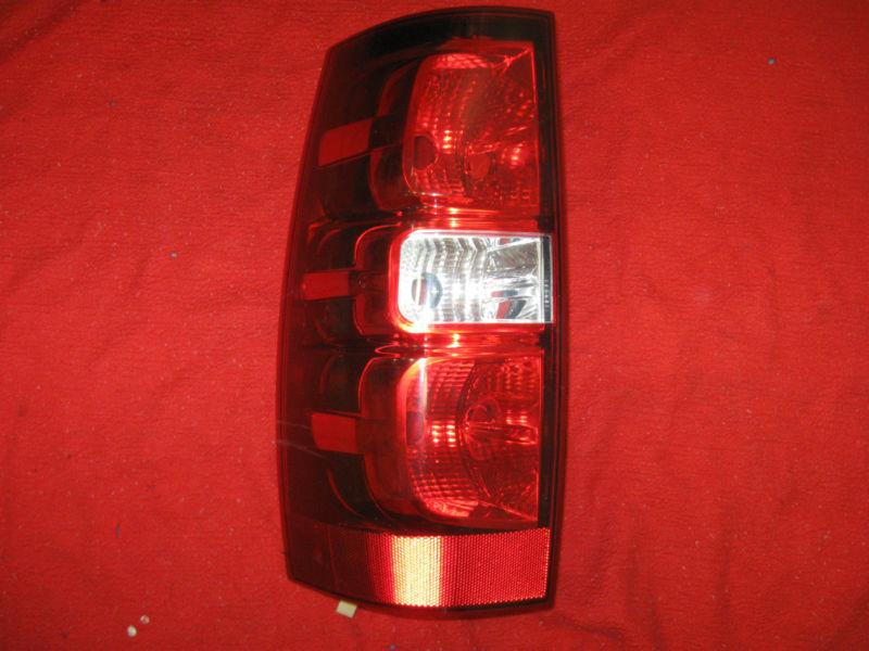 2007 to 2012 tahoe and suburban left tail lamp # 20999433