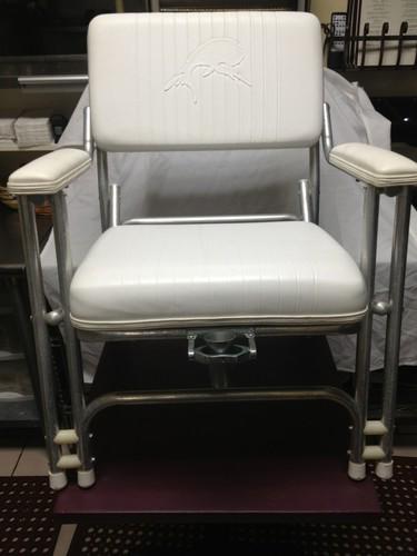 Garelick mariner boat deck chair folding seat white with gimbal rod holder