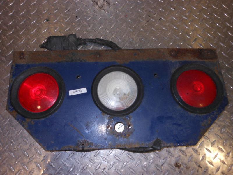 00 freightliner century rear tailight assembly 3 lights #316389 no reserve!