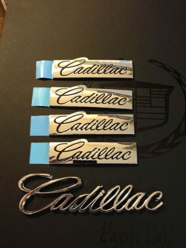 Cadillac emblem set