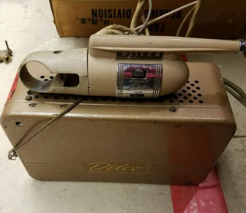 Vintage delco radio r-705