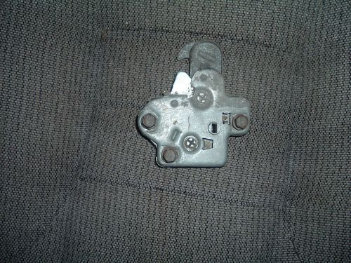 Corvair &#039;65 -&#039;69 trunk latch