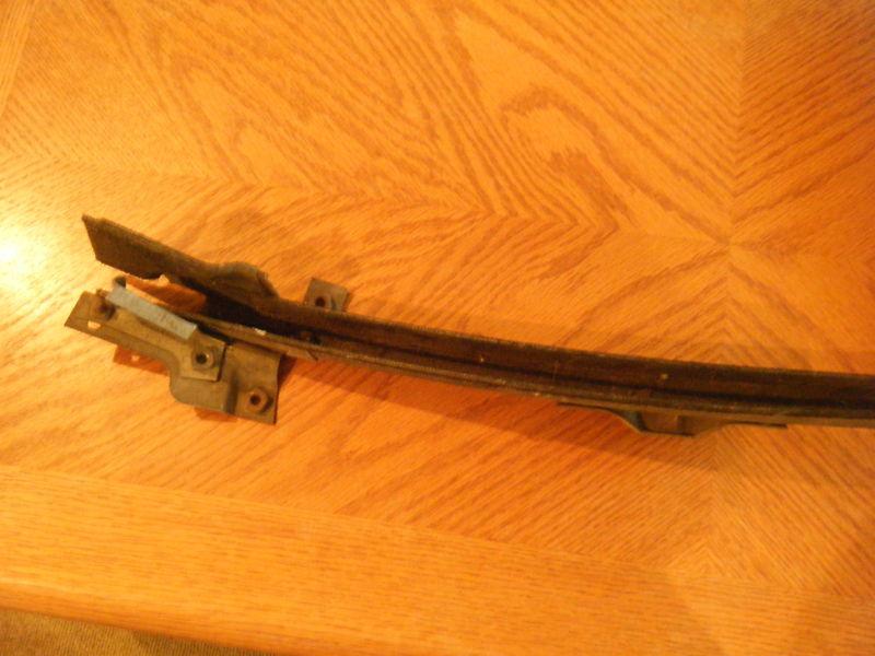 1965 1966 ford mustang rh side passenger window glass guide