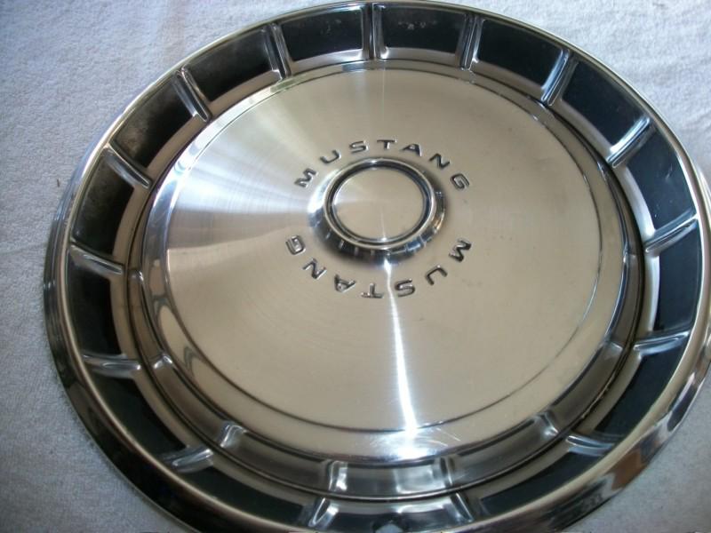 Mustang hubcap 1971-1973