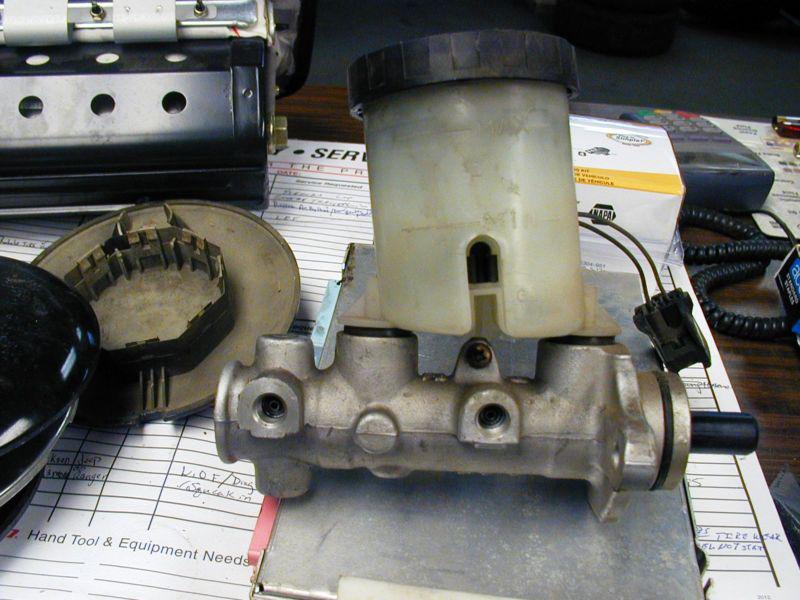 Original equipment data nc78-43-400b brake master cylinder