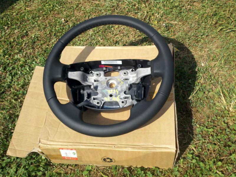 Genuine lr4 land rover steering wheel lr024056 new in box