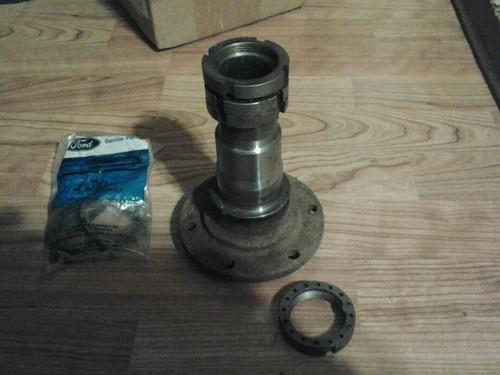 Chevy dodge jeep dana 44 gm  large bearing spindle 706570x with two sets locknut