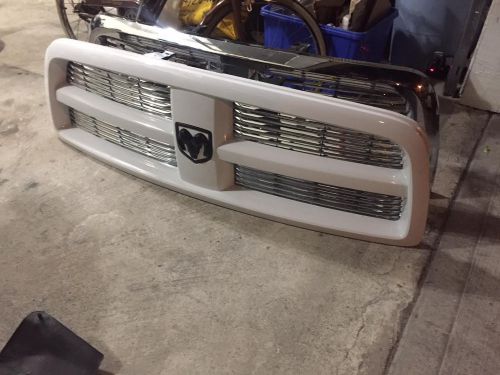 2010-2012 ram 1500 grill white perfect condition