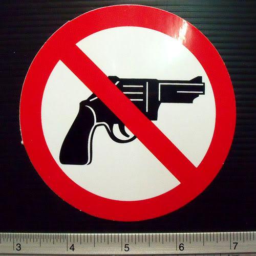 No gun sign nonrelfective round sticker size 4x4" bk