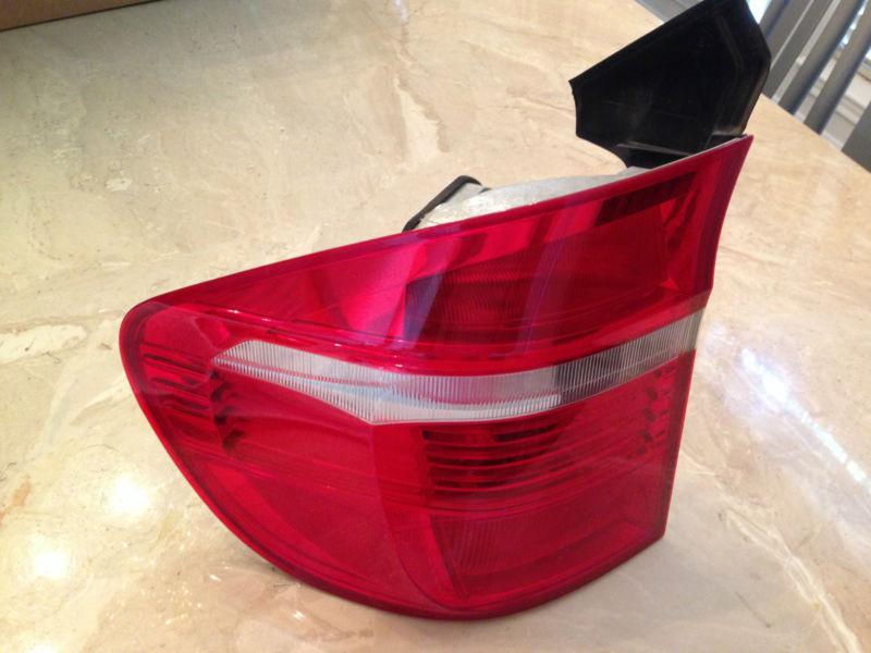 2007-2010 oem bmw e70 x5 lh driver side tail light 63217200819