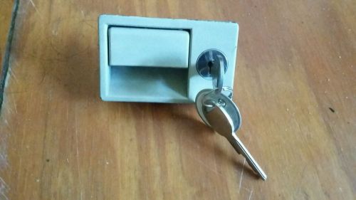 1985-93 cadillac d&#039;elegance glove box latch with 2 keys for lock beige