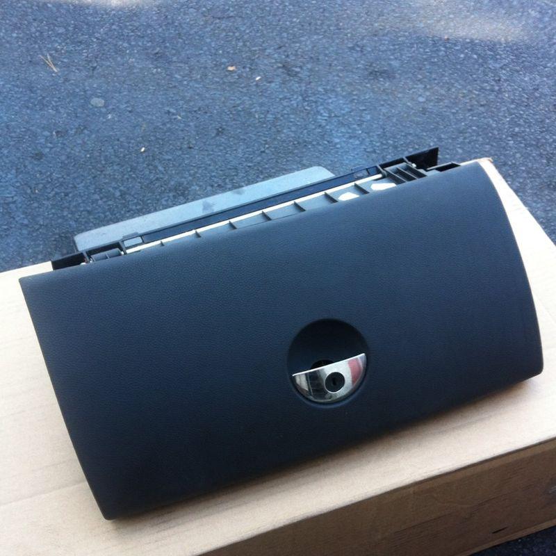 02-06 mini cooper glove box oem with latch no key included free sh used