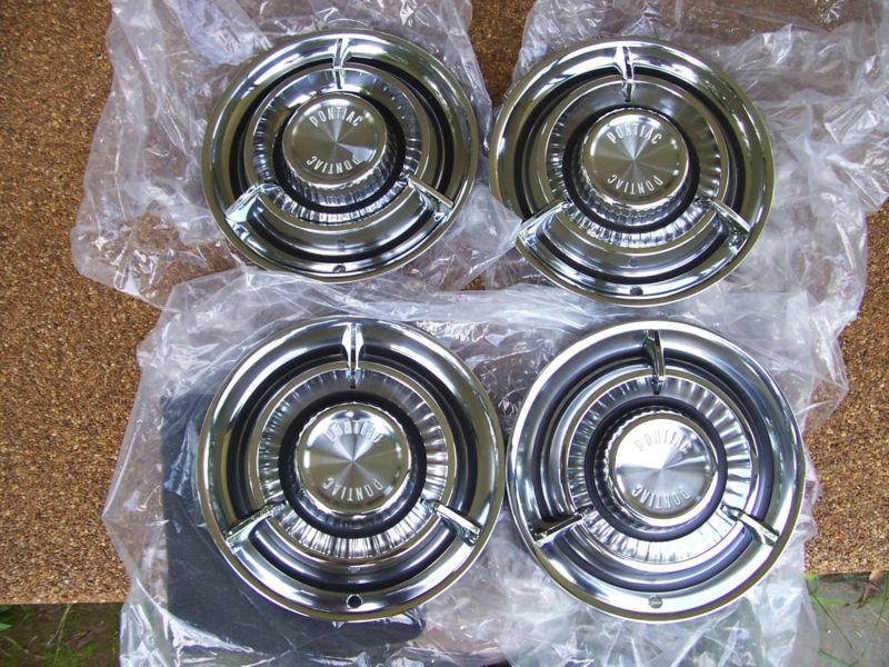 1958 pontiac spinner hubcaps