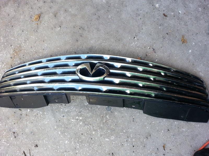2003-2007 oem g35 grill - used