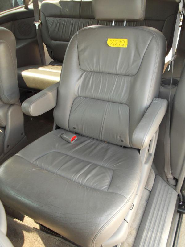 99 00 01 02 03 04 honda odyssey - leather - 2nd row - driver seat 