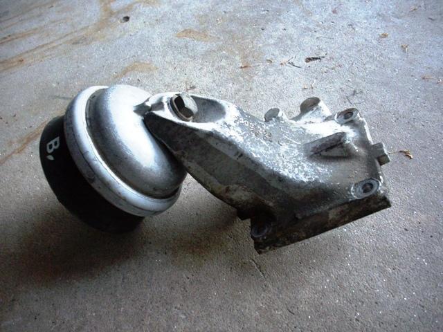 Mercedes-benz engine support bracket and mount, left side (6032232604)