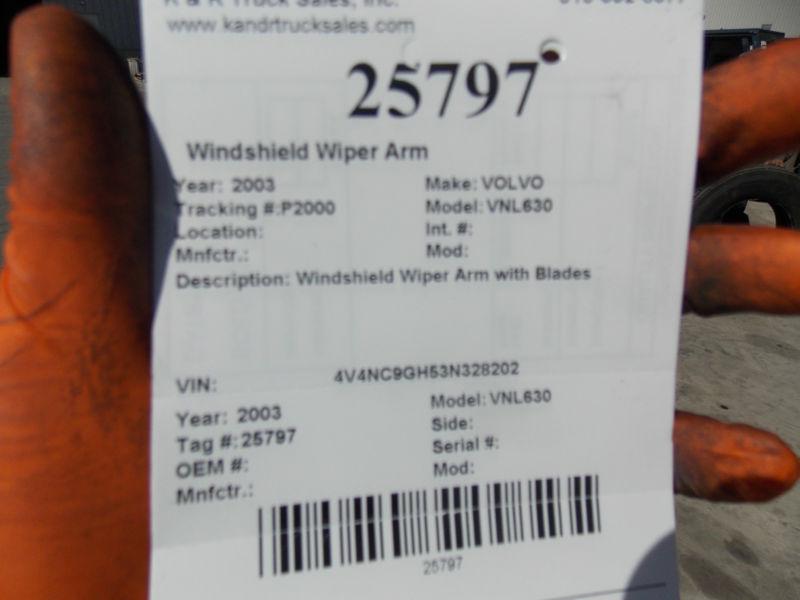 2003 volvo vnl630 windshield wiper arm with blades 