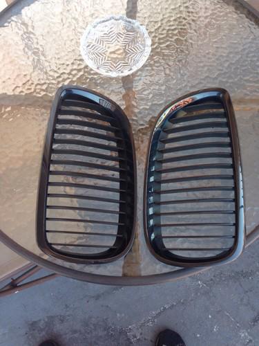 Front kidney replacement grille grill e92 335 m3 3 series black oem grill used