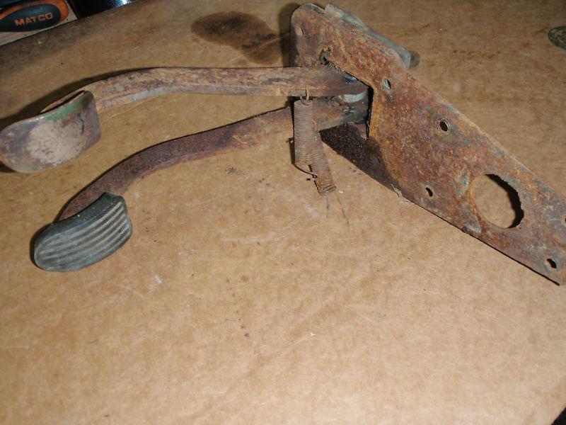 Mga  brake/clutch pedal set