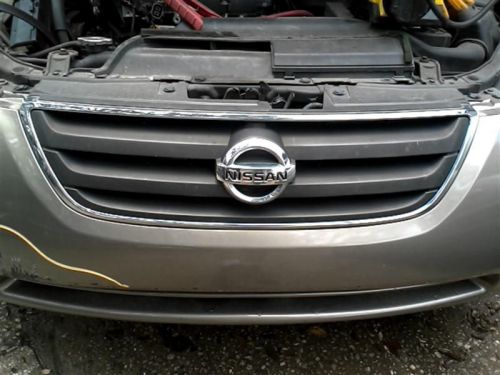 Grille fits 02-04 altima 445285
