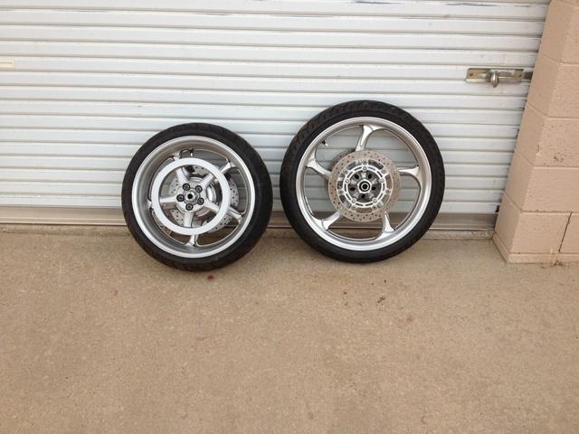 Yamaha raider factory wheels & tires metzler