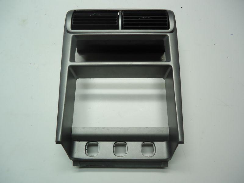 1999 - 2004 ford mustang radio bezel & vents argent silver