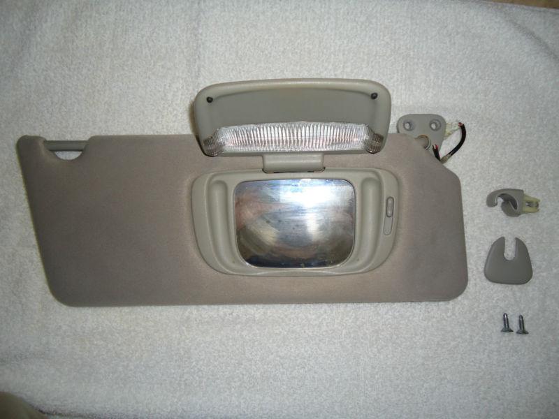 02-06 toyota camry sun visor for passanger with light control switch mint clean!