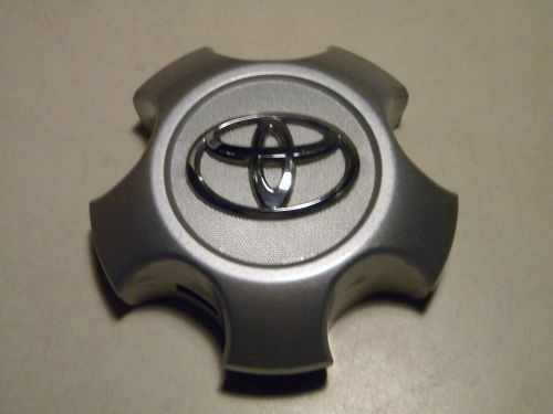 Toyota rav4 wheel center cap hubcap   4260b-0r020/0r030  silver  (1)