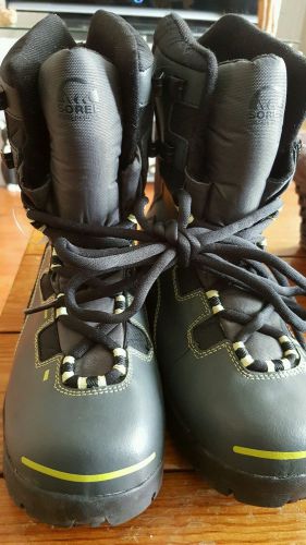 Sorel snowmobile boots ladies size 4