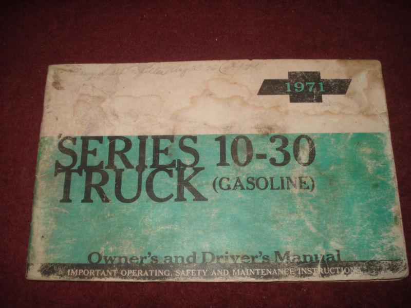 1971 chevrolet truck owner's manual /10-30 series owner's guide / well-used book