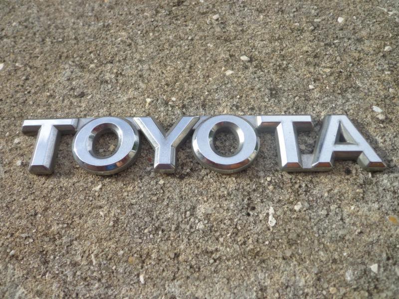 Toyota trunk emblem camry corolla sienna previa paseo tercel rav4 solara echo
