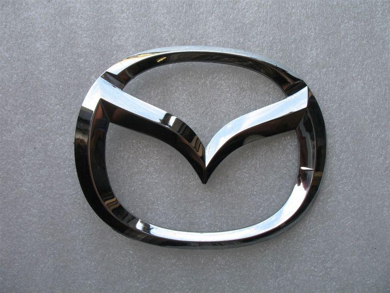 2000 mazda mpv center rear trunk emblem decal logo 00 used